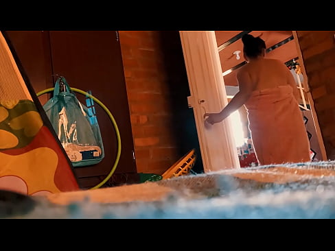 ❤️ Ујак ме прати под тушем, јебе ме док се туширам. Супер секс на sr.onlydesiporn.ru ❤